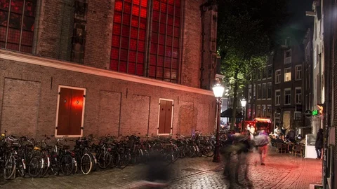"4K Red Light District In Amsterdam And De Oude Kerk" Video stock 100987900