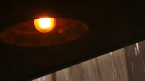 4K reflection of vintage old bulb natural swing from window in coffee shop 스톡 동영상 92544930