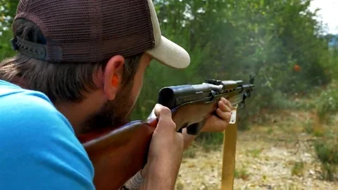 4K Rifle being Fired by Man, Forest Background, Sport Shooting Vidéo 69181586