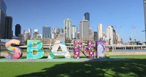 4k right to left panning motion of the famous Brisbane Sign, Brisbane,QLD Stock Footage 140550096