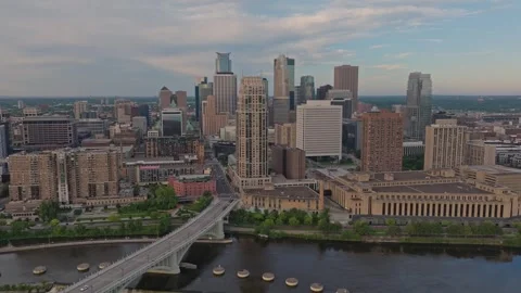 4K Right Rotating Drone Shot of Minneapolis Skyline Overlooking 3rd Ave Bridge Stock Footage 283339364