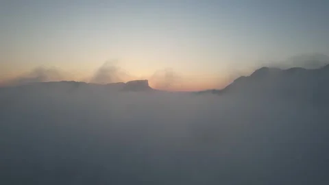 4K Rising mist overlooking sea of clouds  Yangtze River Three Gorges Stock-Footage 339988302
