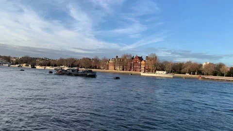 4K River Thames and Albert Bridge from Battersea Park, London. 库存影片 153546889