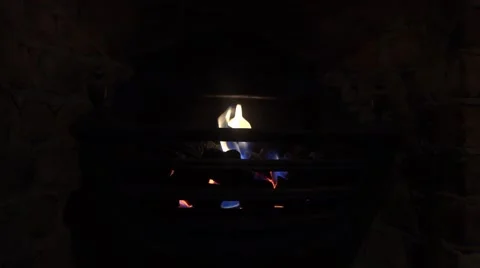 4k roaring fire place Video stock 46811205