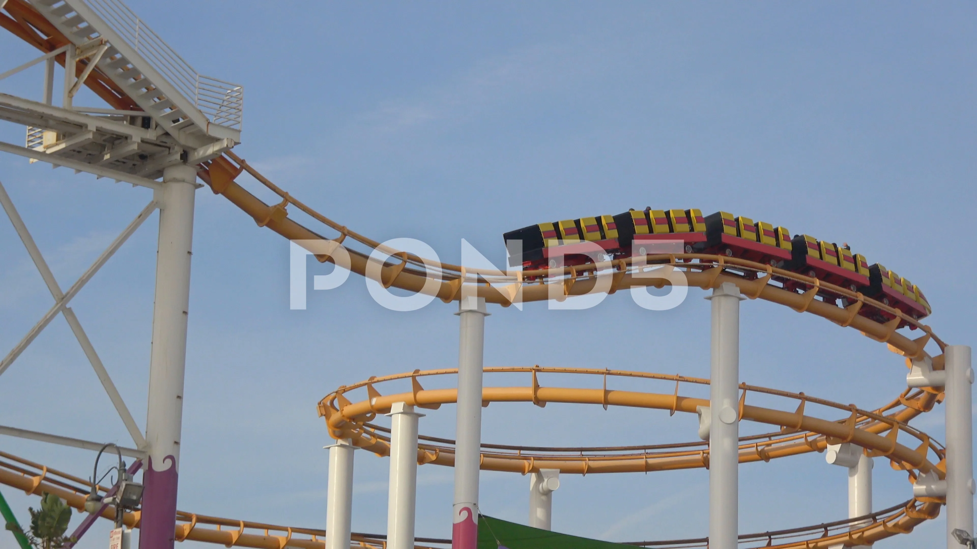 4K. Roller coaster travels the roads under a clear day in Santa Monica