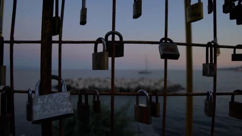 4k romantic love couples locks in bridge in Naples, Italy Stock-Footage 78016395