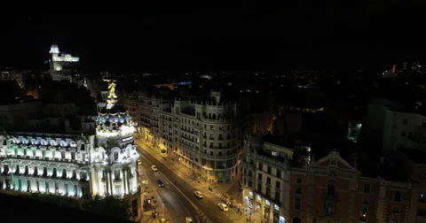 4K Rooftop view over the Edificio Metropolis at night, Madrid, Spain Stock Footage 39939994