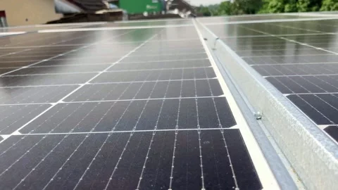 4K Rotate Camera Solar Panel Instalation On The Roof Panning Right-1 Stockbeeldmateriaal 337227154