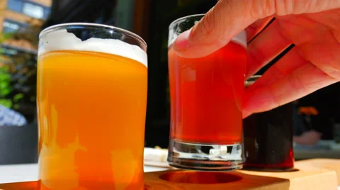 4K Ruby Hefeweizen Wheat Beer Sampler Macro Shot Vidéo 62844439