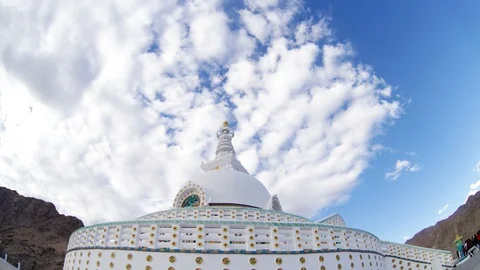 4k Running clouds over the the Shanti Stupa in Leh Stock-Footage 102229054