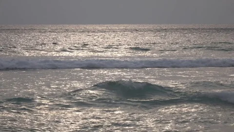 4K seascape view with blinding light on the water surface. Vídeos de archivo 71504308