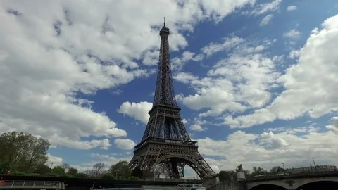 4K: Silhouette of The Eiffel Tower in Paris, France from the River Seine. Video stock 125981211