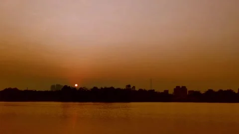 4K Simple Time-lapse Footage of Sunset Reflecting on Lake Surface Stock Footage 339306574