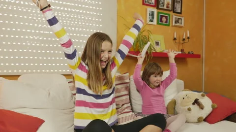 4K: Sisters Winning Expression while Playing Wii Vidéo 44760066
