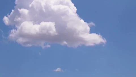 4K Sky Time lapse, Blue sky with white clouds Beautiful background Time lapse of 動画素材 336568496