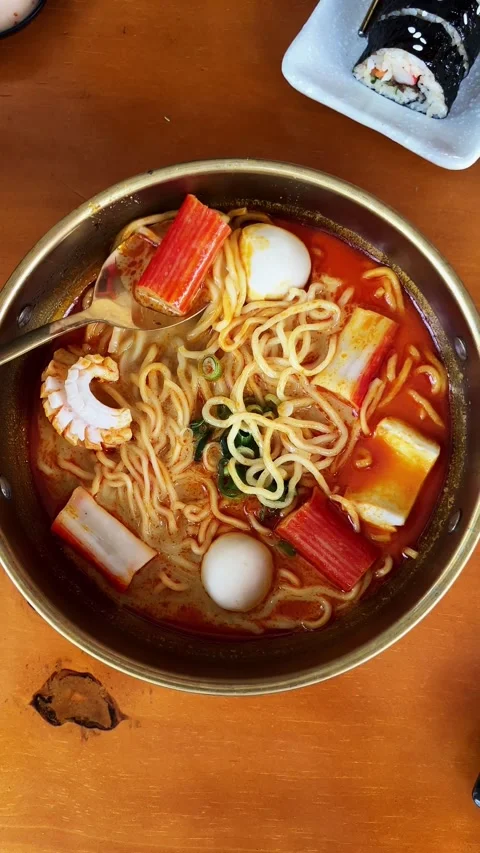 4K Slo Mo Cinematic: Scooping Spicy Tom Yum Noodle Soup with Brass Spoon 動画素材 338277538