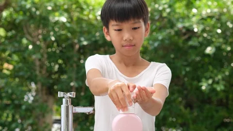 4k slow motion close up young Asian boy use bubble soap to wash hand 库存影片 126817151