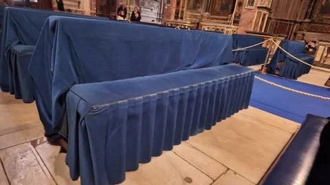 4K Slow Motion Glide Over Blue Fabric Church Pews 库存影片 333920500