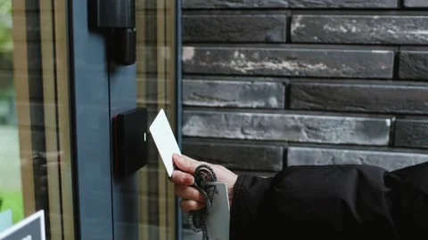 4K slow motion of a hand using a key card to unlock an electronic door scanne Video stock 346644727