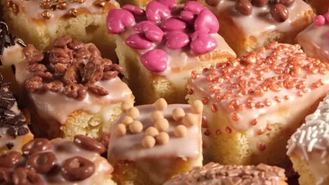 4K Slow Motion High Angle Close Up of Decorated Cakes Rotating Left 스톡 동영상 333318720