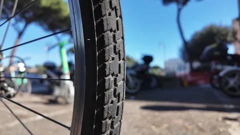 4K Slow Motion Macro Detail Of Cycling Through Rome Park 库存影片 331541032