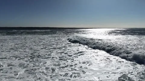 4K Slow Motion Ocean Waves with Sun Reflection Stockbeeldmateriaal 333704628