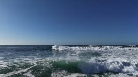 4K Slow Motion Ocean Waves with White Sea Foam 库存影片 333705047