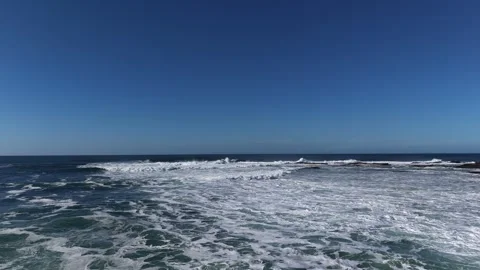 4K Slow Motion Ocean Waves with White Sea Foam 库存影片 333705097