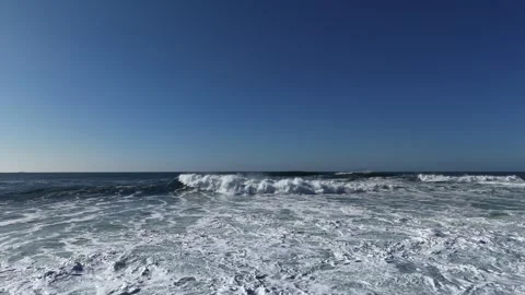 4K Slow Motion Ocean Waves with White Sea Foam Stock-Footage 333705099