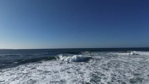4K Slow Motion Ocean Waves with White Sea Foam 库存影片 333705165