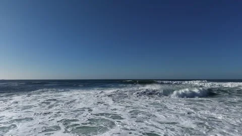 4K Slow Motion Ocean Waves with White Sea Foam Stockbeeldmateriaal 333705177