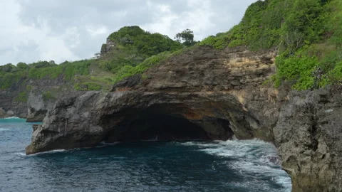 4K slow motion of ocean waves crashing into a coastal rocky cave 스톡 동영상 337088767