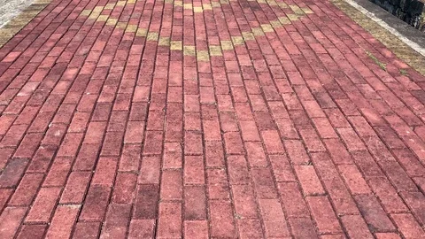 4K - Slow motion on the pavement of red bricks with yellow lozenge motifs Video stock 118999705