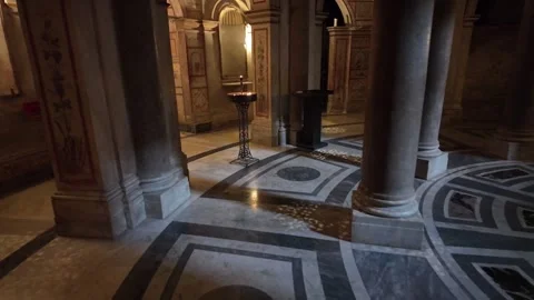 4K Slow Motion Perspective Of Ancient Church Crypt 스톡 동영상 334973084