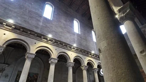 4K Slow Motion Perspective Of Medieval Timber Roof Viterbo Cathedral 库存影片 332871136