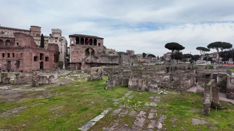 4K Slow Motion Perspective Of Trajan's Forum Ruins 库存影片 334972718