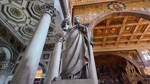 4K Slow Motion Perspective View Of Apostle Saint Peter Statue Rome 스톡 동영상 331538910