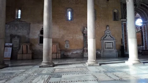 4K Slow Motion Perspective View Of Ancient Roman Colonnade Rome Vidéo 331541278