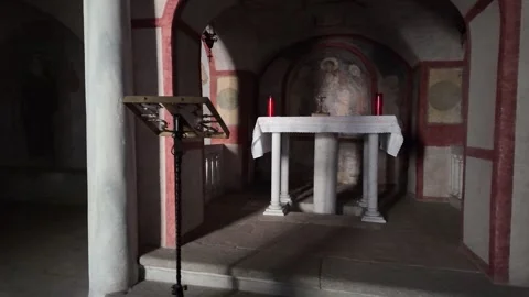 4K Slow Motion Perspective View Of Ancient Romanesque Crypt Rome 스톡 동영상 331541406