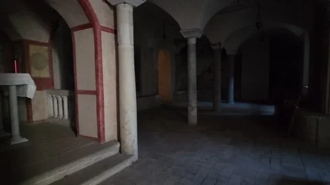 4K Slow Motion Perspective View Of Ancient Romanesque Crypt Rome 库存影片 331541407