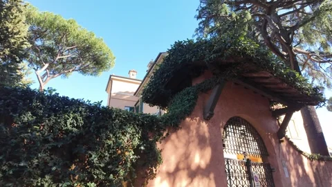 4K Slow Motion Perspective View Of Aventine Hill Luxury Villas 動画素材 331541456