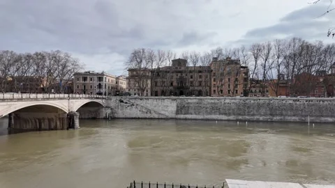 4K Slow Motion Perspective View Of Tiber River And Bridges Rome 動画素材 331541596