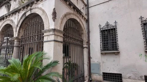 4K Slow Motion Perspective View Of Renaissance Casa Di Fiammetta 스톡 동영상 331541632