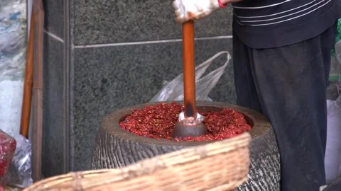 4K Slow-motion real shot of traditional pounding chili powder, Gangu chili f Video stock 334600005