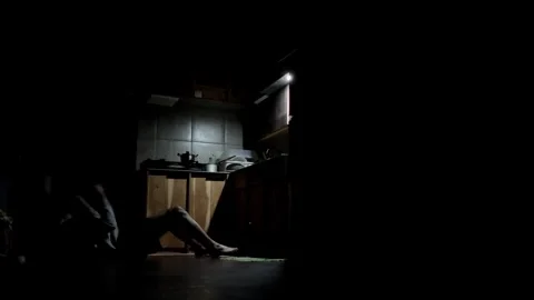 4K Slow Motion Silhouette of a Man Doing Sit Ups in a Dark Kitchen at Night Stock-Footage 338170982