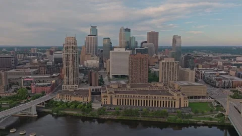 4K Slow Rotating Aerial View of Minneapolis Skyline Overlooking Mississippi Stock Footage 283339520