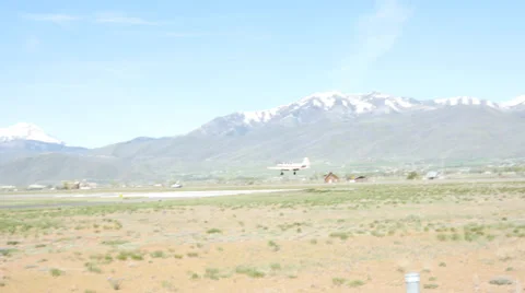 4k small plane landing Stock Footage 38261520