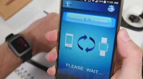 4K Smartwatch Connecting to Smartphone 스톡 동영상 56780562