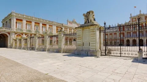 4K Spain architecture Aranjuez Royal Palace and garden POV steadicam. Video stock 105952418