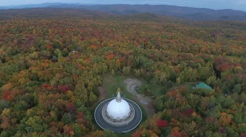4K, Spectacular view over buddhist temple, upstate NY Stockbeeldmateriaal 68798859